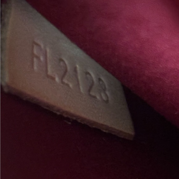 Red Vernis Louis Vuitton Alma BB - Picture 16 of 16